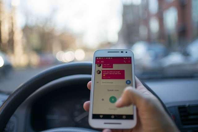 A distractible driver responds to a text message